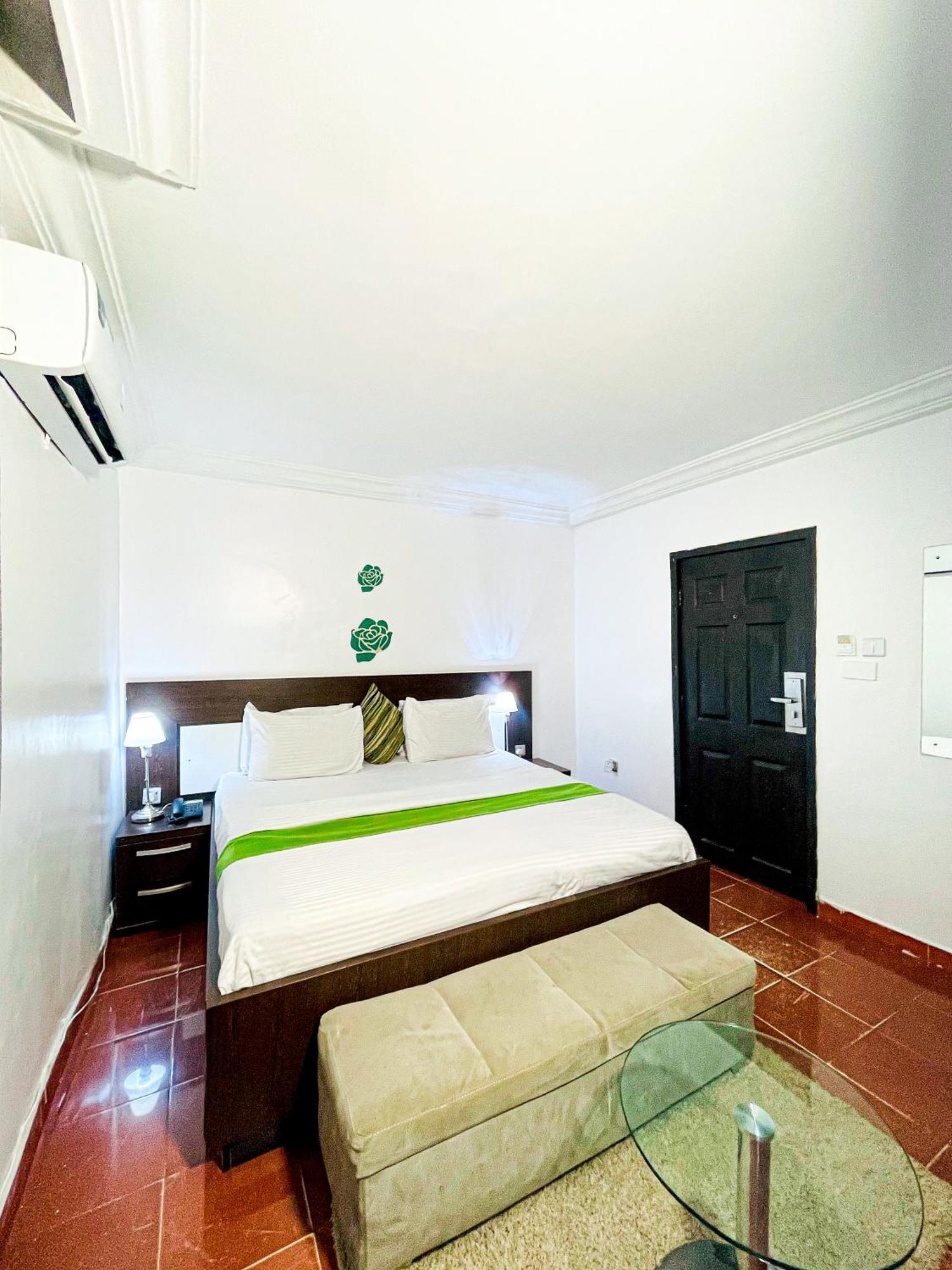 Hotel The Tranquil Mews à Abuja Extérieur photo