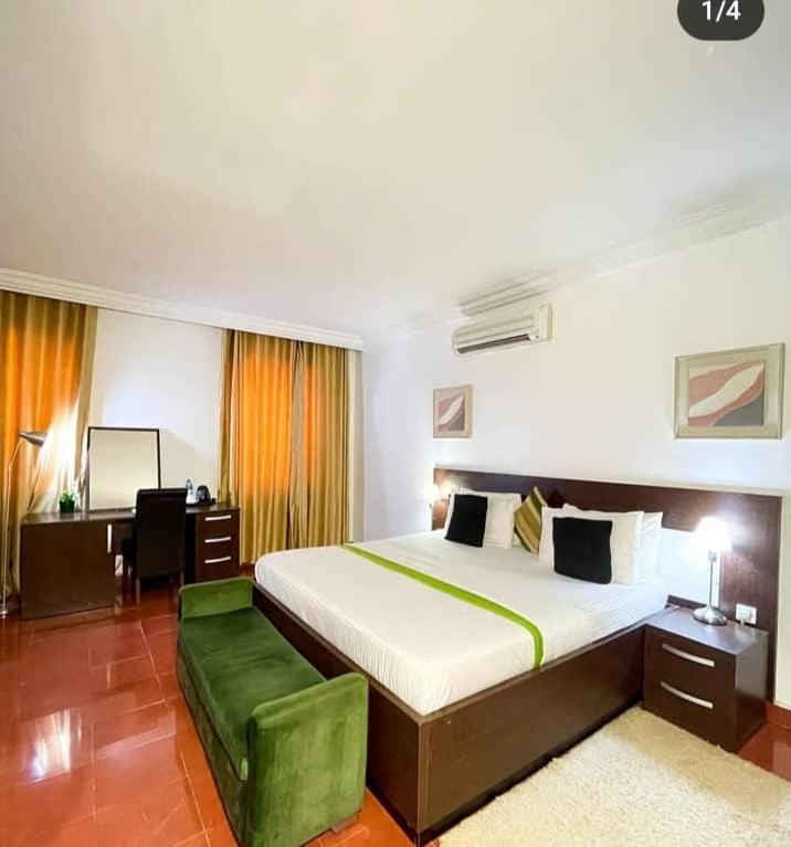 Hotel The Tranquil Mews à Abuja Extérieur photo